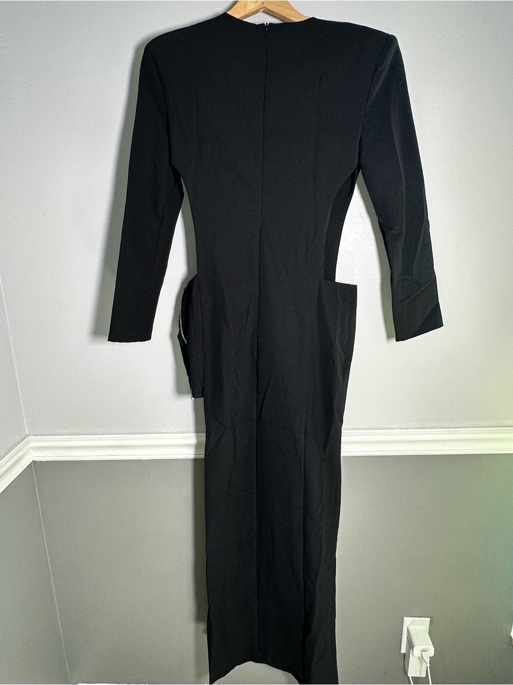 Heiress Beverly Hills
Black Cutout Maxi Dress Medium - Picture 9 of 14